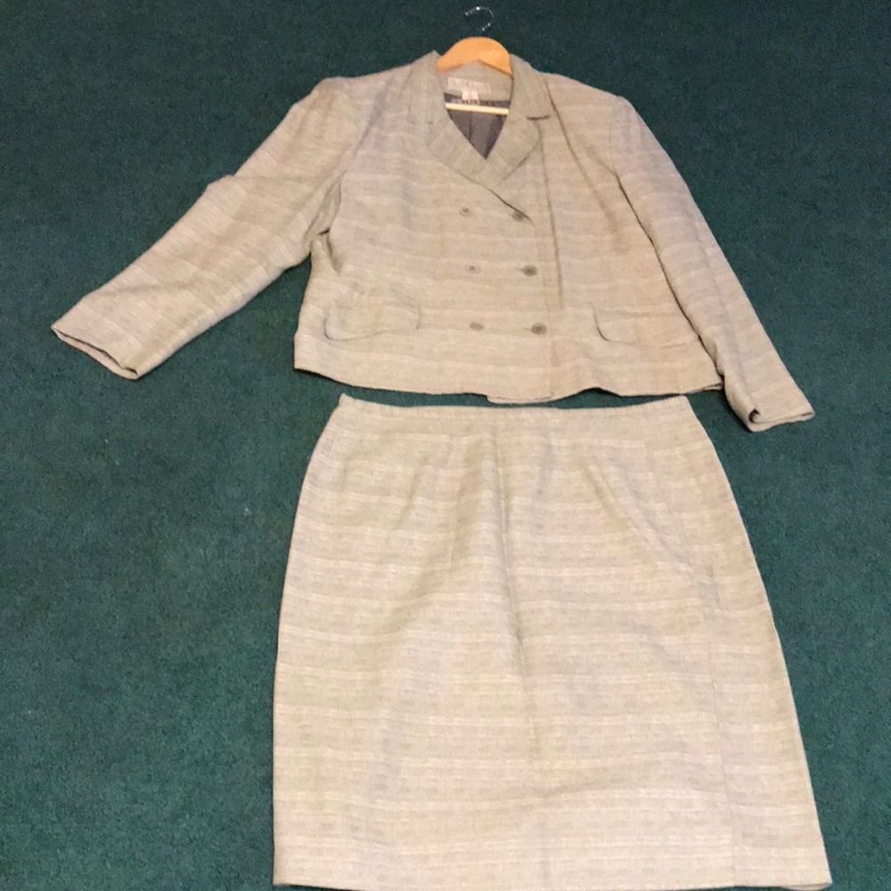 Suit green